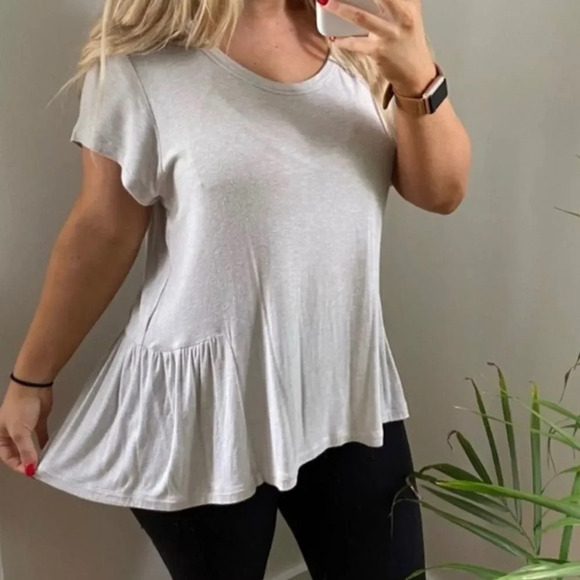CAbi | Hangout Tee Peplum Top Short Sleeve Heathered Oatmeal - Picture 2 of 10
